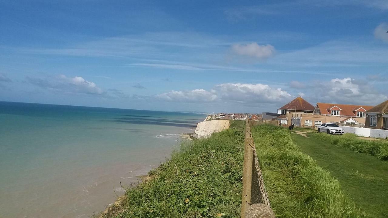 Flint Lodge Peacehaven Exterior foto